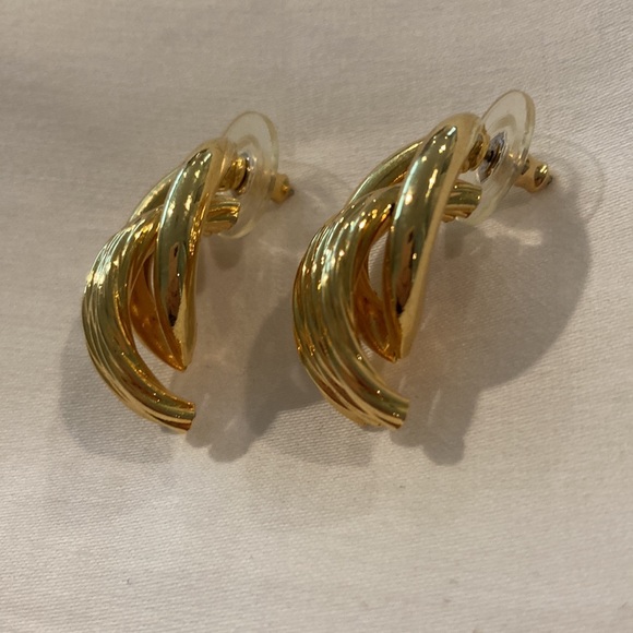 90’s Gold Half Hug Hoop Earrings - Picture 2 of 4